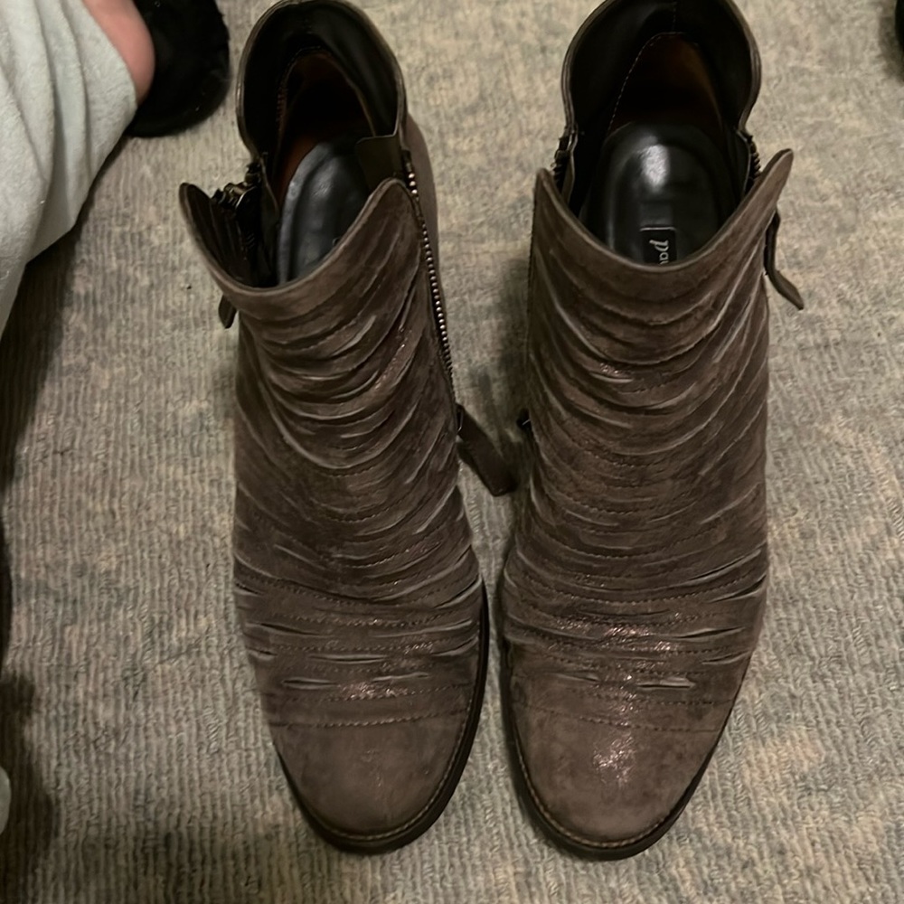 Paul Green! Good condition! Lightly worn leather